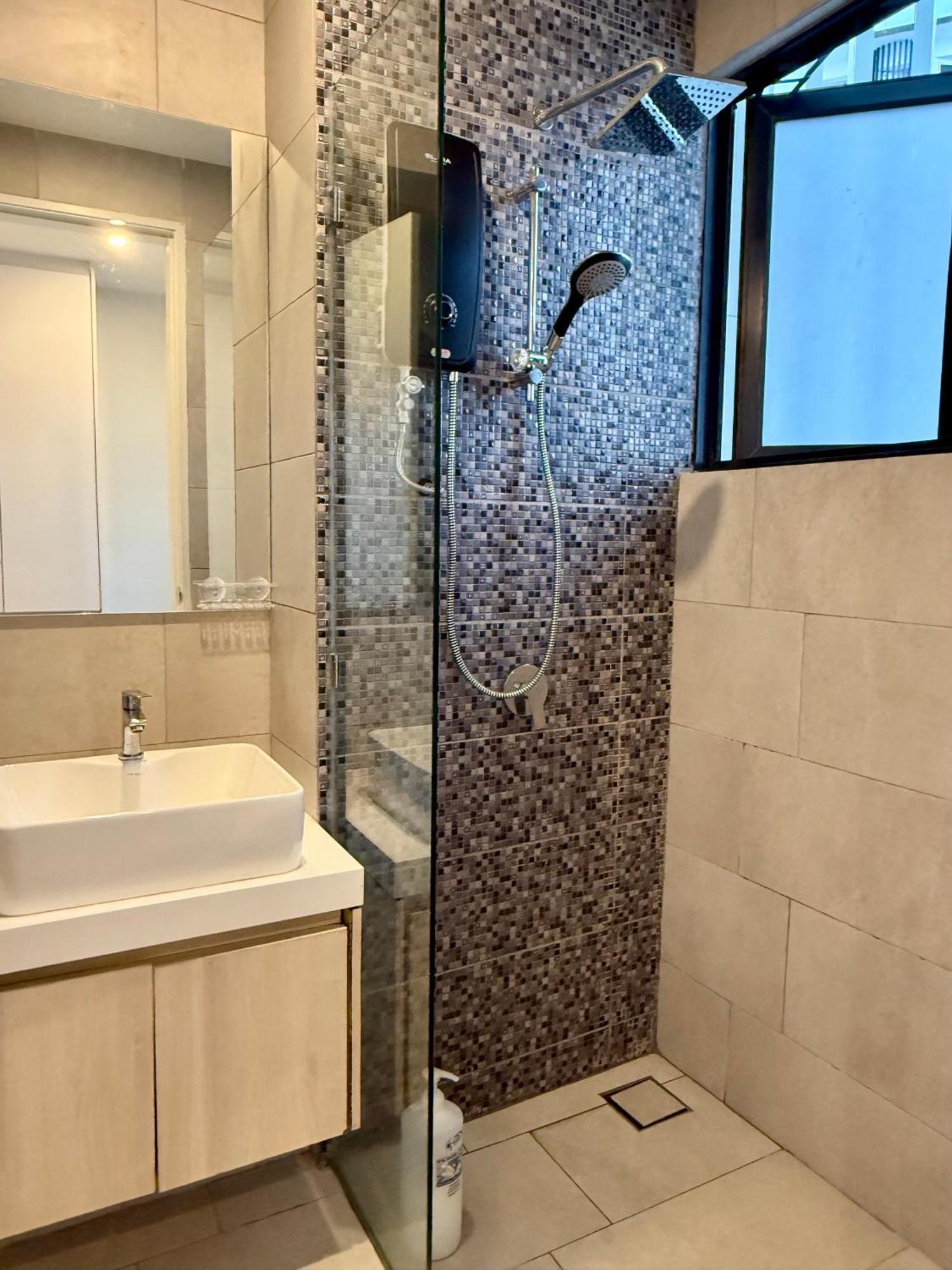 The Shore Executive Suites By Ys Luxury Kota Kinabalu Buitenkant foto